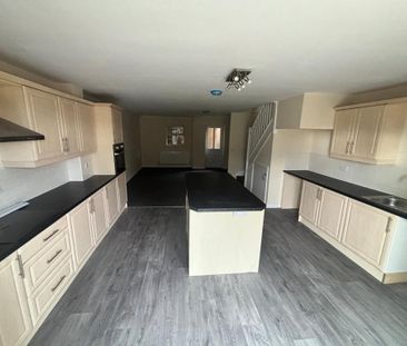 5 bedroom townhouse to rent - Photo 2