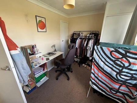 Briarleas Gardens, Upminster, RM14 - Photo 2