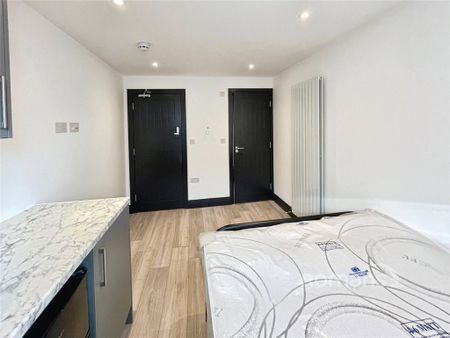 1 bedroom in a house share to rent - Photo 4