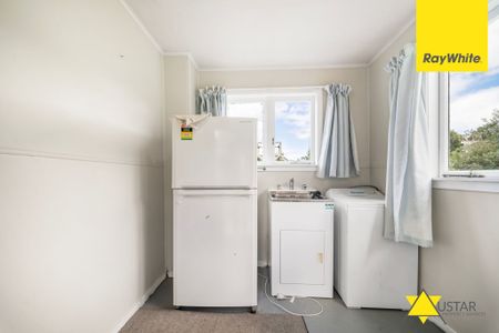 Cozy 2-Bedroom Home in the Heart of Stanmore Bay - Photo 2