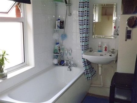 West Green 2 bedroom terraced house to rent - Photo 3