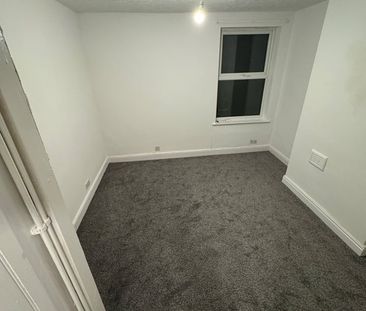 3 Bed Terraced House, Forster St, NG7 - Photo 2