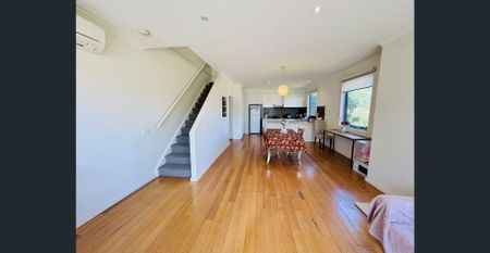 $590/w 3 Bed 2 Bath 3 WC Prime Location Superior Convenience - Photo 5