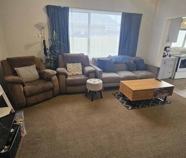 CENTRAL THREE BEDROOM HOME - Photo 1