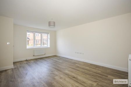 3 bedroom semi-detached house to rent - Photo 3