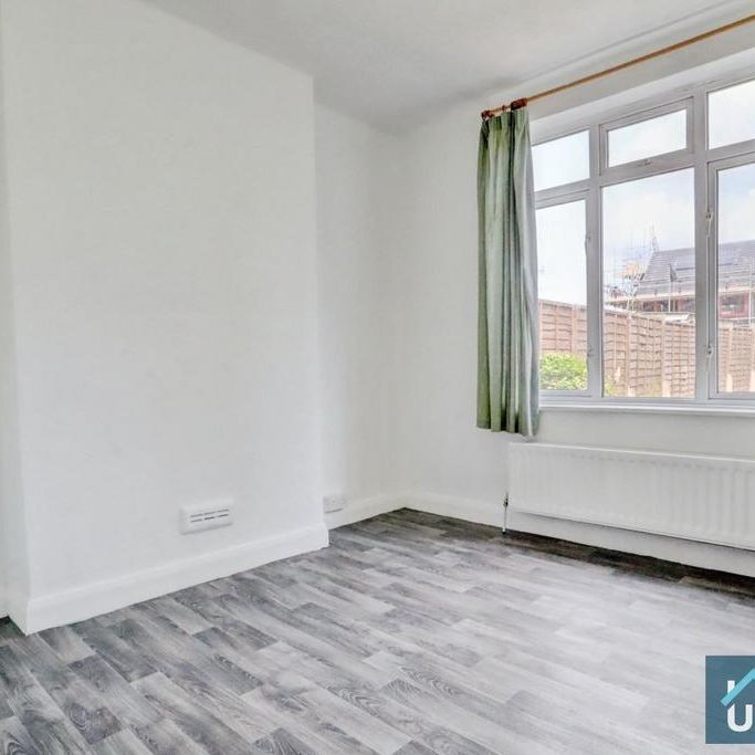 3 bedroom end of terrace house to rent - Photo 1