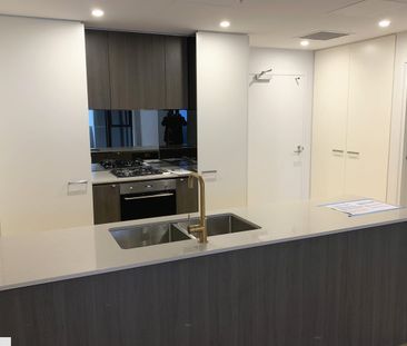 Luxurious Designer Apartment in The Heart of Hornsby - Photo 4