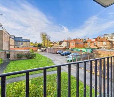 Dale Court, Grove Hill, South Woodford, London, E18 - Photo 2