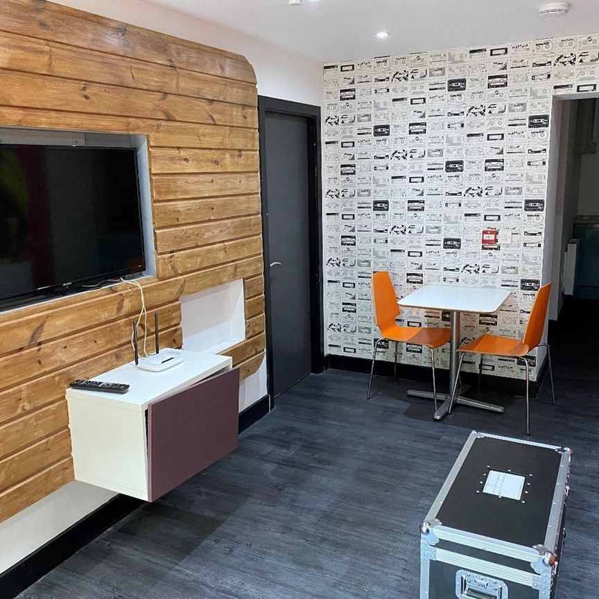 65 Newsome Road, Huddersfield, HD4 - Photo 1