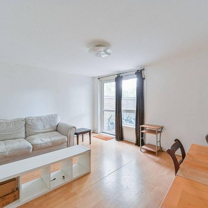 3 bedroom flat to rent - Photo 1