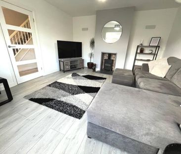 3 bedroom end of terrace house to rent - Photo 2