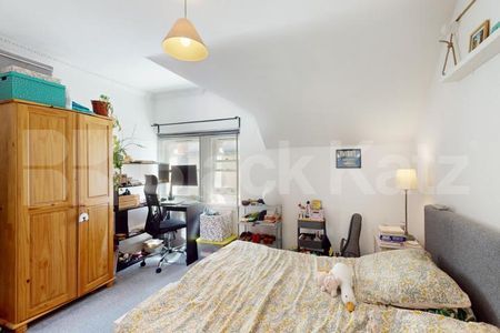 perfectly located within the financial district in City Of London area - Photo 4