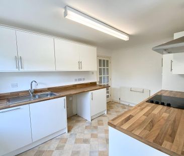 3 bedroom detached bungalow to rent - Photo 1
