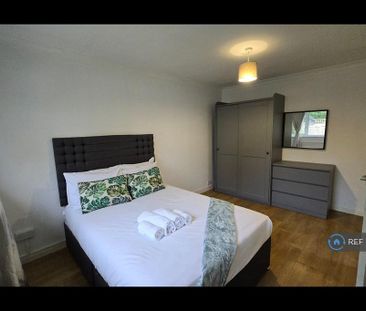 2 bedroom semi-detached house to rent - Photo 3