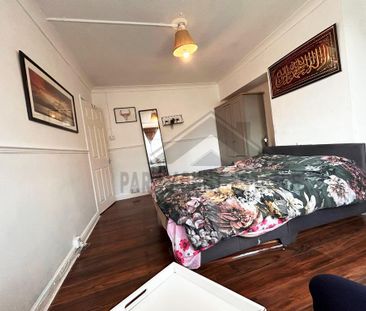 1 bedroom in a house share to rent - Photo 2