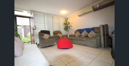 SHORT WALK TO STATION, SHOPS, HOSPITAL AND ALL AMENITIES - Photo 4