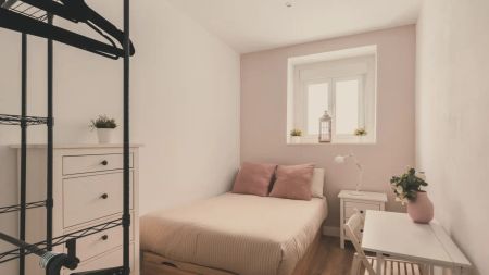 4-bedroom apartment for rent in Universidad, Madrid - Photo 3