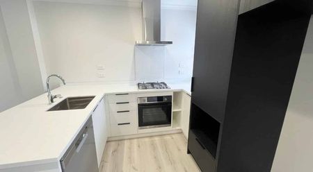 Brand New Home in a Quiet Chartwell Street - Photo 3