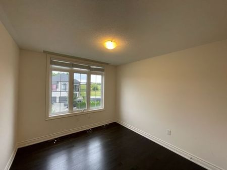 For Lease - 2 Festival Court, East Gwillimbury, Ontario - Photo 3