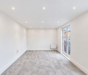 4 bedroom semi-detached house to rent - Photo 4