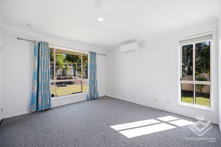 Stylish Family Living with Pool in Prime Parkwood Location - Photo 5