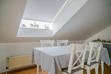 Mit Blick in die Ferne und Wohlfühlgarantie: Ideal geschnittene 3-Zimmer Wohnung mit viel Charme! - Photo 3