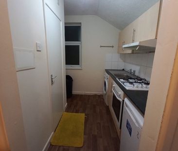 1 Bed Flat, Colwick Road, NG2 - Photo 3