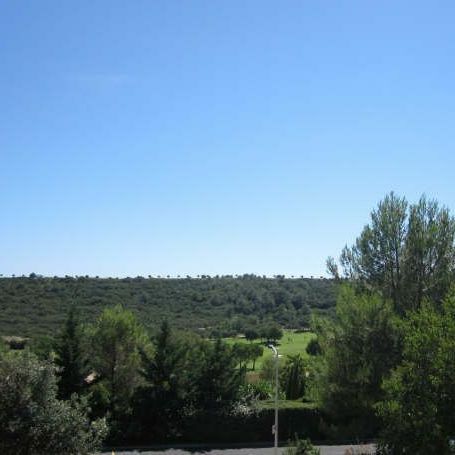 NIMES VACQUEROLLES - T2 AVEC BALCON ET PARKING - Photo 1