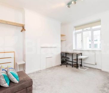 perfect for 2 sharers and located within close proximity to Angel S... - Photo 2