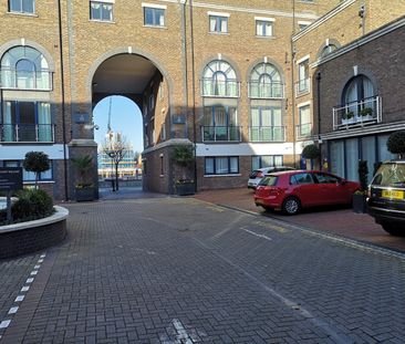 Room in a Shared Flat, Plantation Wharf, SW11 - Photo 1