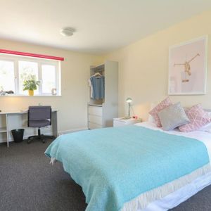 1 bedroom in a house share to rent - Photo 2