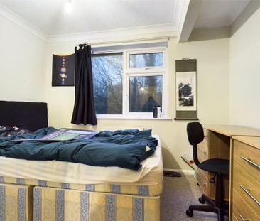 4 bedroom semi-detached house to rent - Photo 5