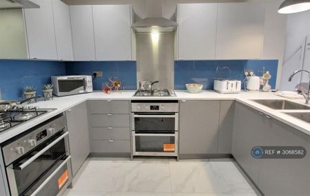 1 bedroom in a house share to rent - Photo 5