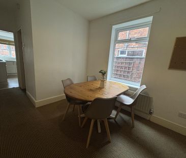 4 bedroom terraced house to rent - Photo 3