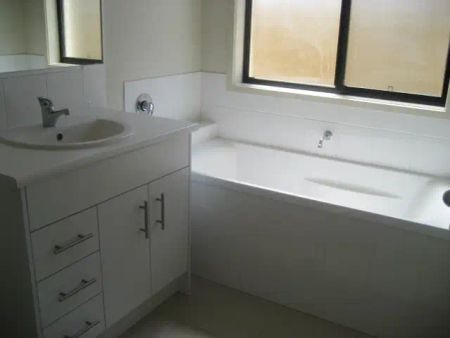 “Four Bedroom Family Home in North Lakes!” - Photo 2