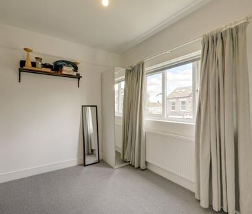 3 bedroom flat to rent - Photo 3