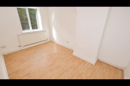 2 Bed Flat, Redmires Court, M5 - Photo 2