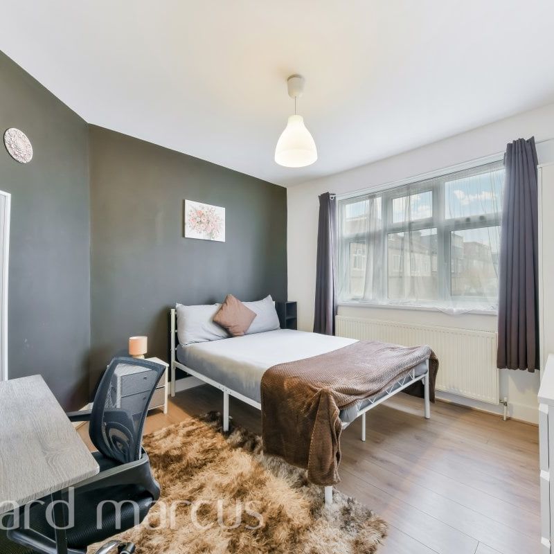 Seely Road, London - Photo 1