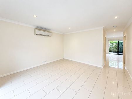 Modern 3 Bedroom Townhouse in the Heart of Pimpama - Photo 4