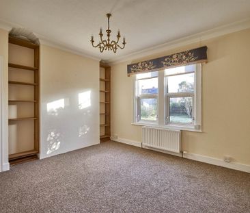 28 Ward Avenue, Bangor, BT205HW - Photo 2