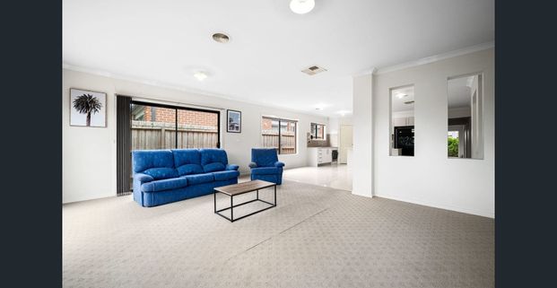 4 BEDROOM FAMILY HOME - Photo 1