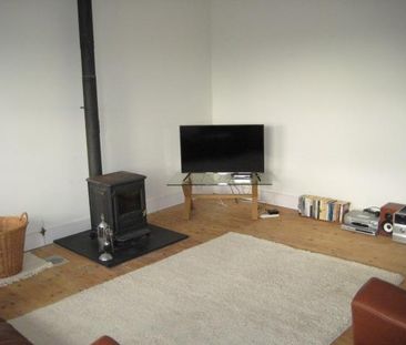 4 bedroom semi-detached house to rent - Photo 5