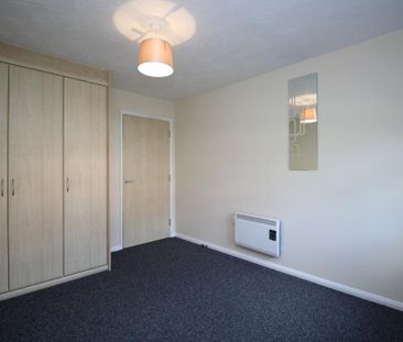 2 bedroom ground floor flat to rent - Photo 2