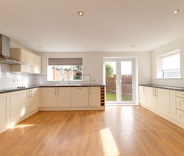 3 bedroom semi-detached house to rent - Photo 4
