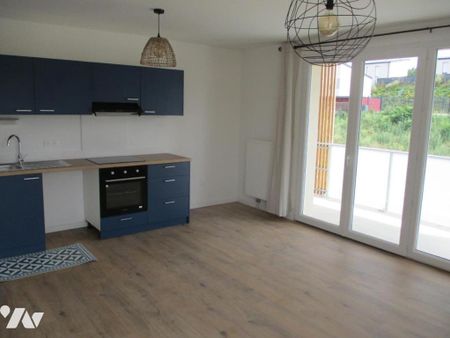 Lens , résidence recentee, apt T3 de 60m2, cuisine équipée, 2 ch, balcon, parking. 750€ et 95€ ch - Photo 3