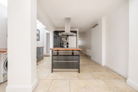 3 bedroom end of terrace house to rent - Photo 5