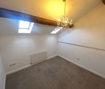 2 bedroom mews to rent - Photo 4