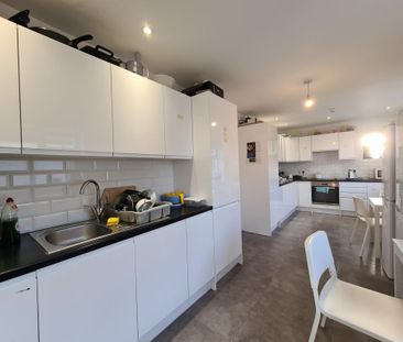 House share to rent - Photo 2