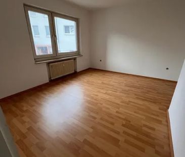 Sehr schöne 3 Zimmer-Wohnung mit Balkon und innen liegendem Wannenb... - Photo 1