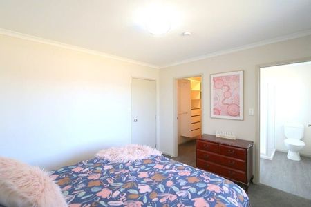 Tisbury, 4 bedrooms, $650 pw - Photo 2